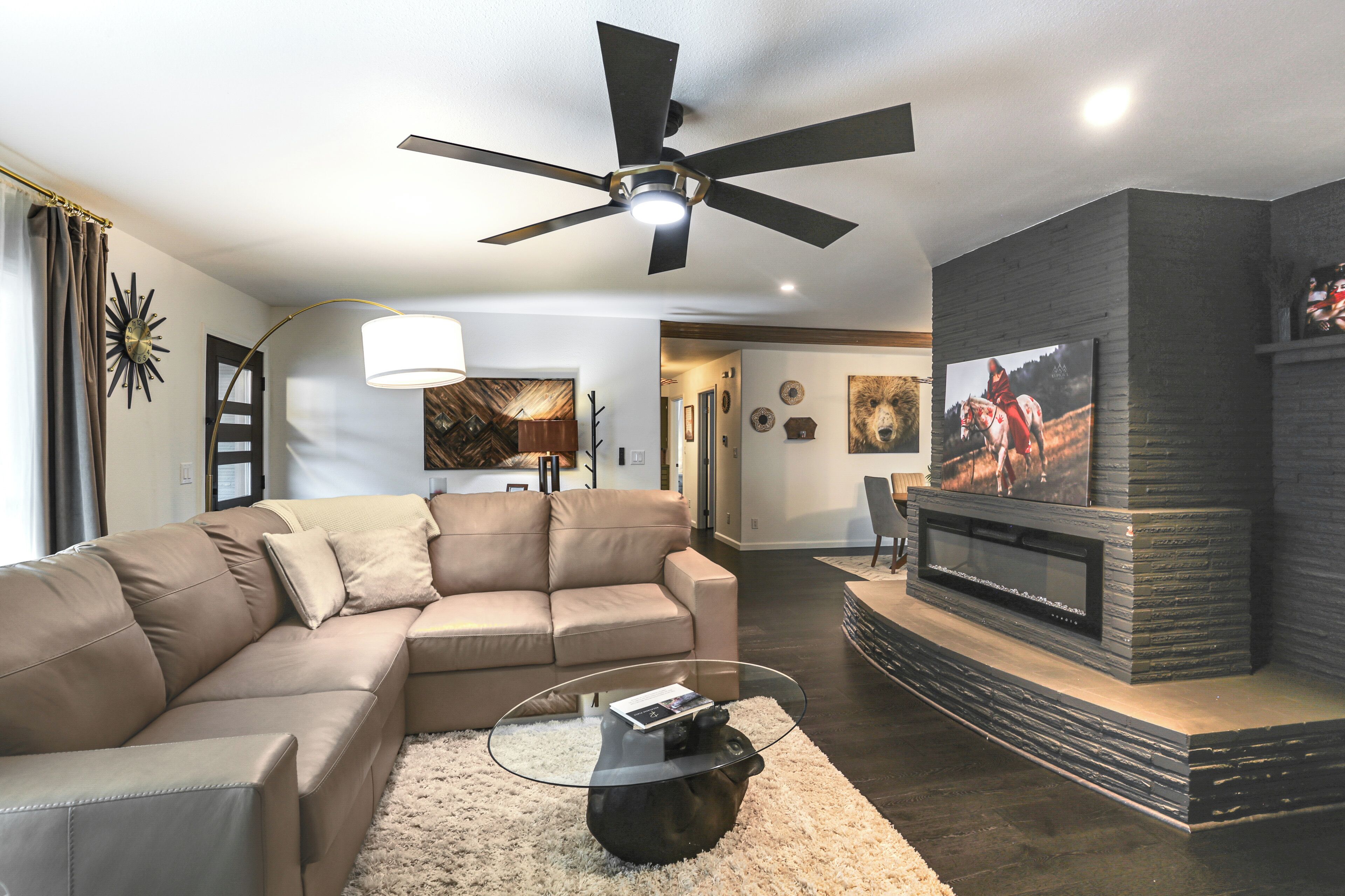 TV, fireplace