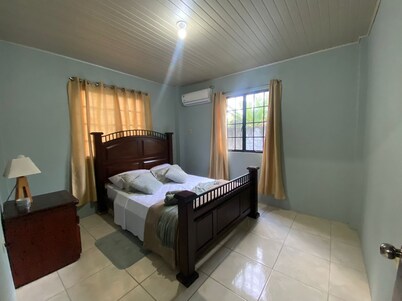 Relaxing, family-friendly 2-bedroom apartment with A/C, WiFi & Central Location