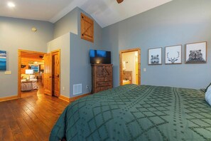 3 bedrooms, desk, iron/ironing board, travel cot