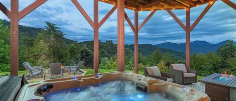 Tina de hidromasaje al aire libre