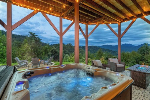 Stunning Mtn Views • Hot Tub • Firepit • Sleeps 10