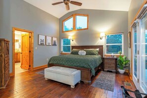3 bedrooms, desk, iron/ironing board, travel crib - Stunning Mtn Views • Hot Tub • Firepit • Sleeps 10 (Waynesville)