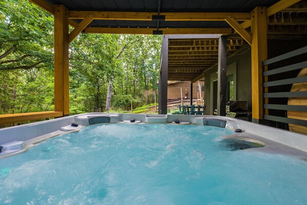 Outdoor spa tub - Modern Peaks • Hot Tub • Sauna • Theatre Room (McGaheysville)