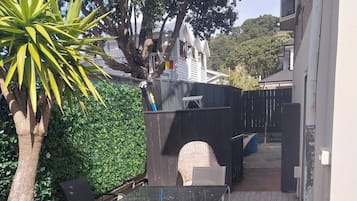 Asrama Umum, 1 kamar tidur, akses difabel, pemandangan kebun | Tempat makan outdoor