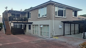 Dormitorio compartido, 1 habitación, con acceso para personas discapacitadas, vista al jardín | Exterior