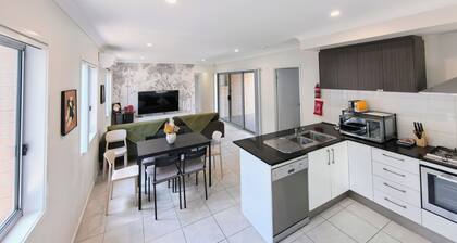 4B2B Coomera Evergreen Escape near theme park