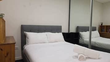 Iron/ironing board, bed sheets