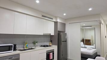 Fridge, microwave, oven, stovetop