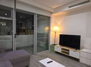 Interior - Camperdown one 02 Close to bus stop and SYD CBD (Camperdown)