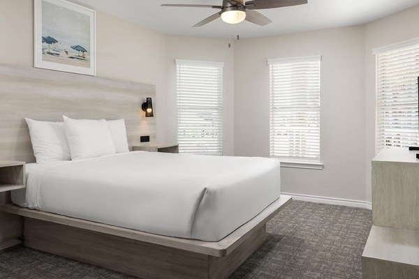 Unit with 1 ueen size bed