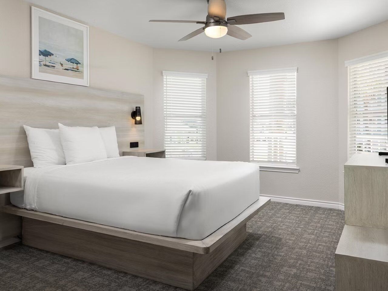 Unit with 1 ueen size bed