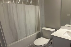 Dusche, Handtücher, Seife, Toilettenpapier