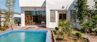 Villa with private pool and sea view