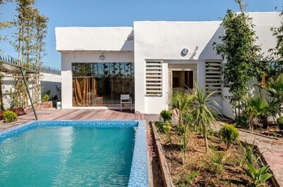 Villa with private pool and sea view