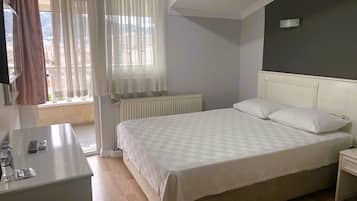 Habitación doble superior, balcón, vistas a la montaña | Wifi gratis