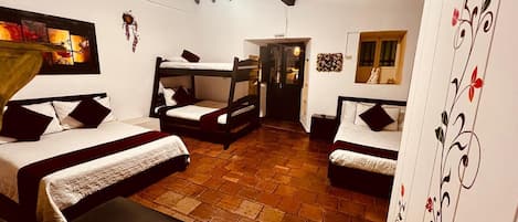Chambre familiale, balcon | AccĂšs au Wi-Fi (inclus)