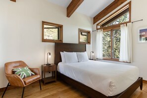 4 Schlafzimmer, Schreibtisch, Bügeleisen/Bügelbrett, kostenloses WLAN