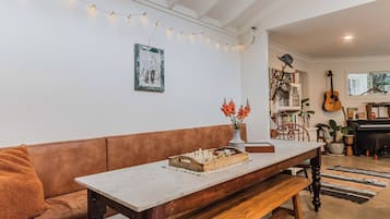 Family House, 4 Bedrooms | Dining room