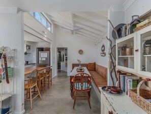 Family House, 4 Bedrooms | Dining room