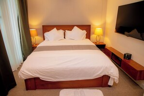 Desk, laptop workspace, iron/ironing board, free WiFi