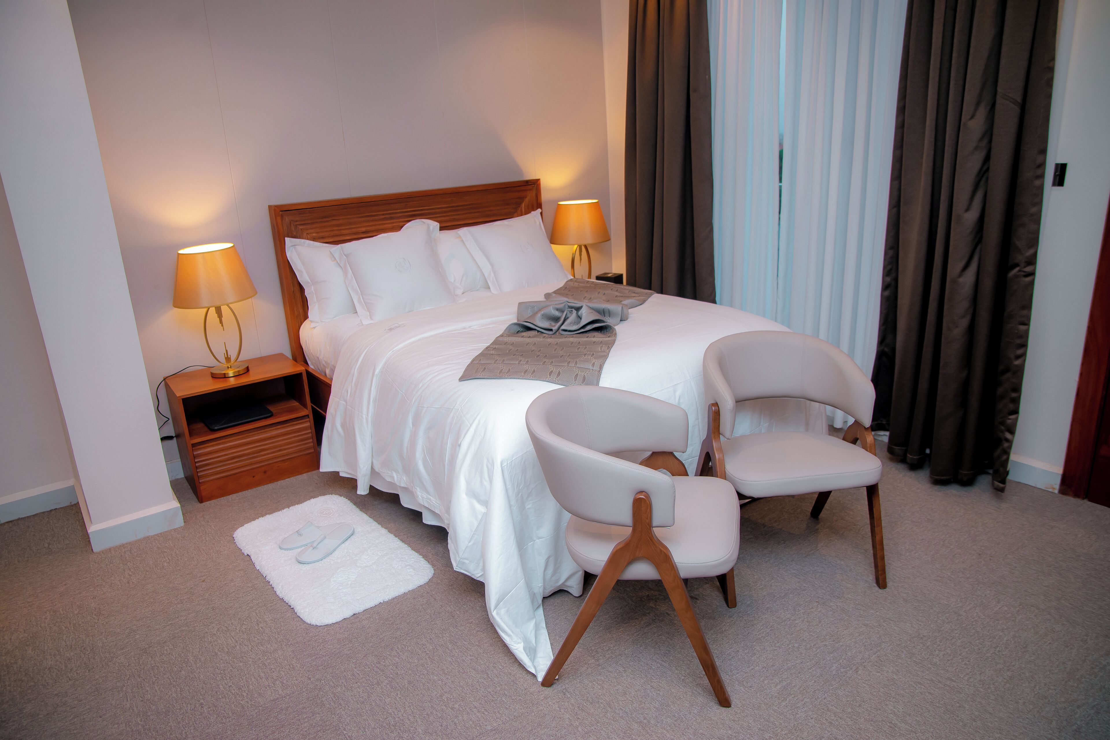 Desk, laptop workspace, iron/ironing board, free WiFi