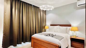 Bureau, espace de travail pour ordinateur portable