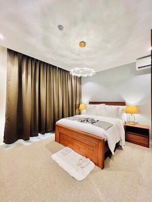 Skrivbord, arbetsyta för laptop, strykjärn/strykbräda och gratis wi-fi