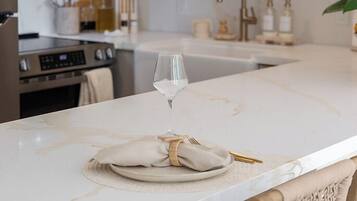 冰箱、微波炉、炉灶、洗碗机