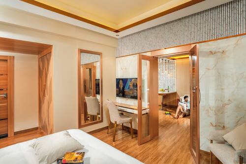 Grand Suite | In-room safe, desk, blackout curtains, soundproofing
