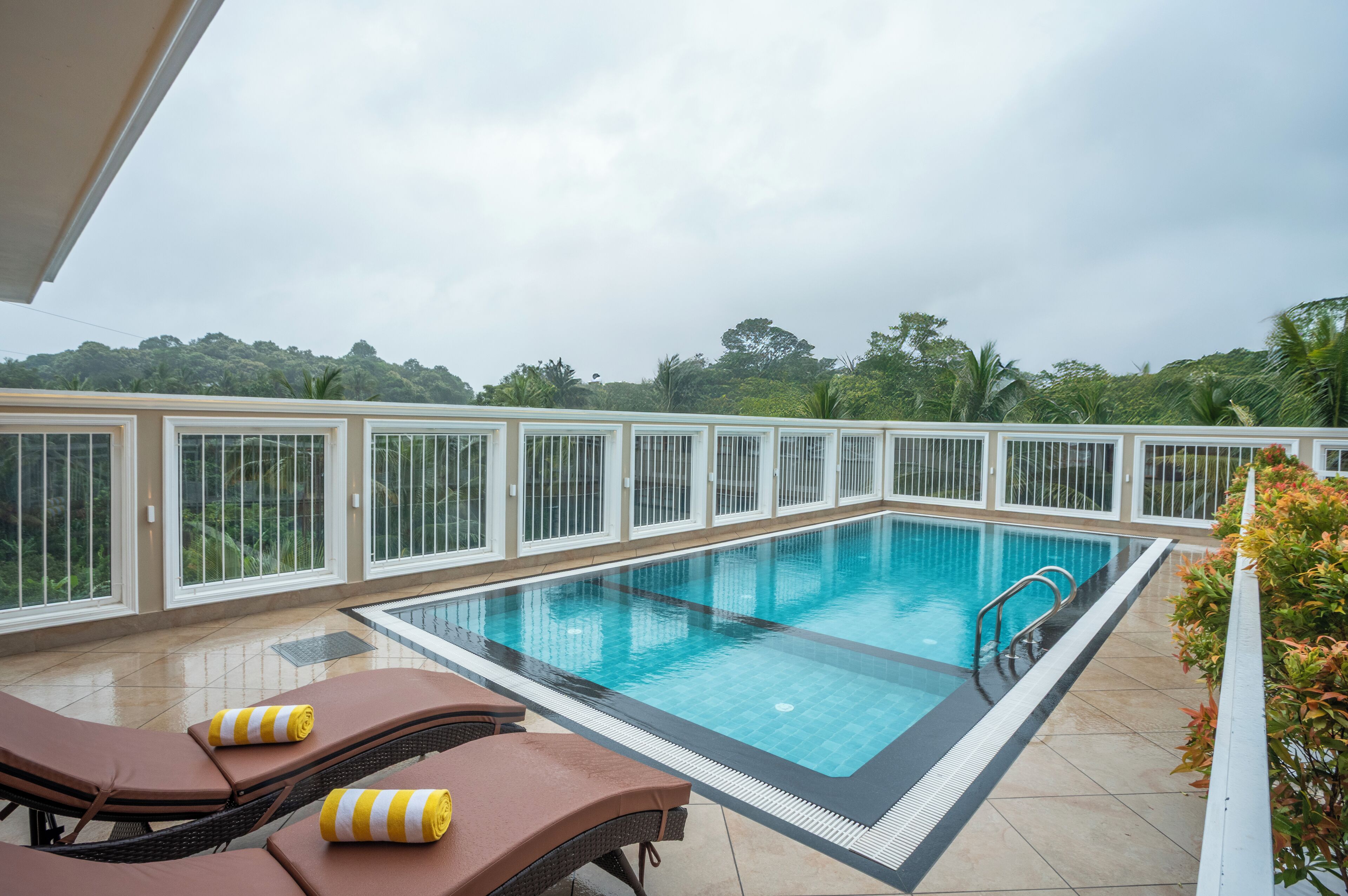 Kolam renang outdoor