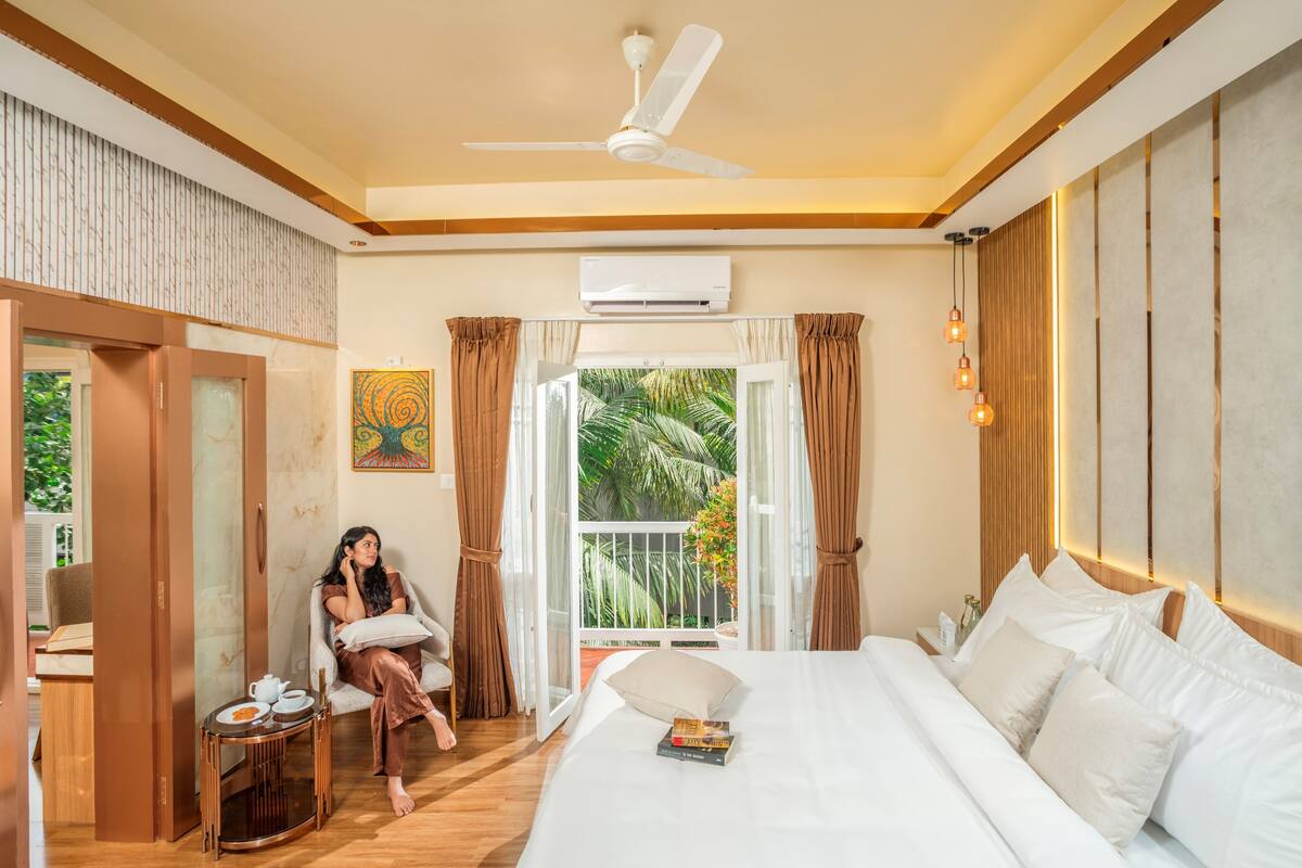 In-room safe, desk, blackout curtains, soundproofing
