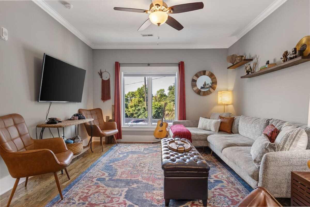 4 Miles to Broadway - Free Parking, TV in Bedrooms