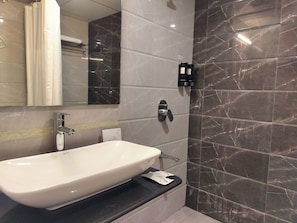 Quarto superior | Banheiro | Chuveiro, toalhas de banho