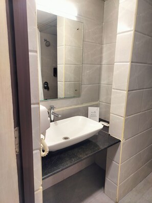Quarto luxo | Banheiro | Chuveiro, toalhas de banho