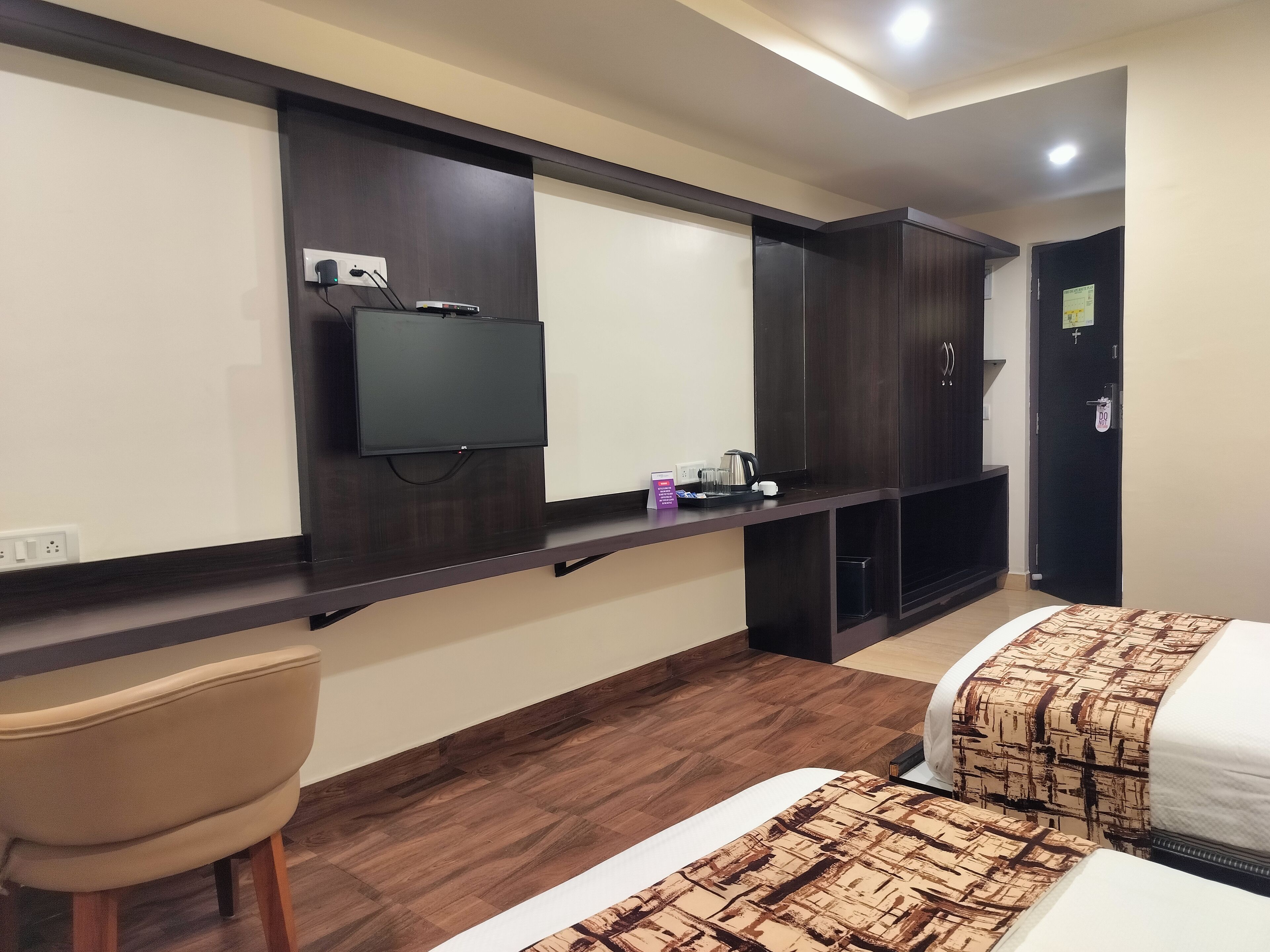 Deluxe Room | Desk, free WiFi