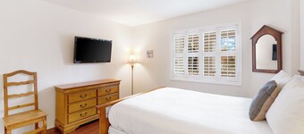 Pool, Hot Tub & Minutes to Dana Point Harbor | Ritz Pointe Condo by AvamtStay