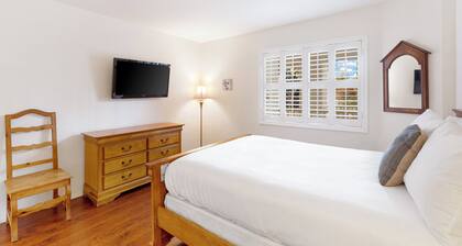 Pool, Hot Tub & Minutes to Dana Point Harbor | Ritz Pointe Condo by AvamtStay