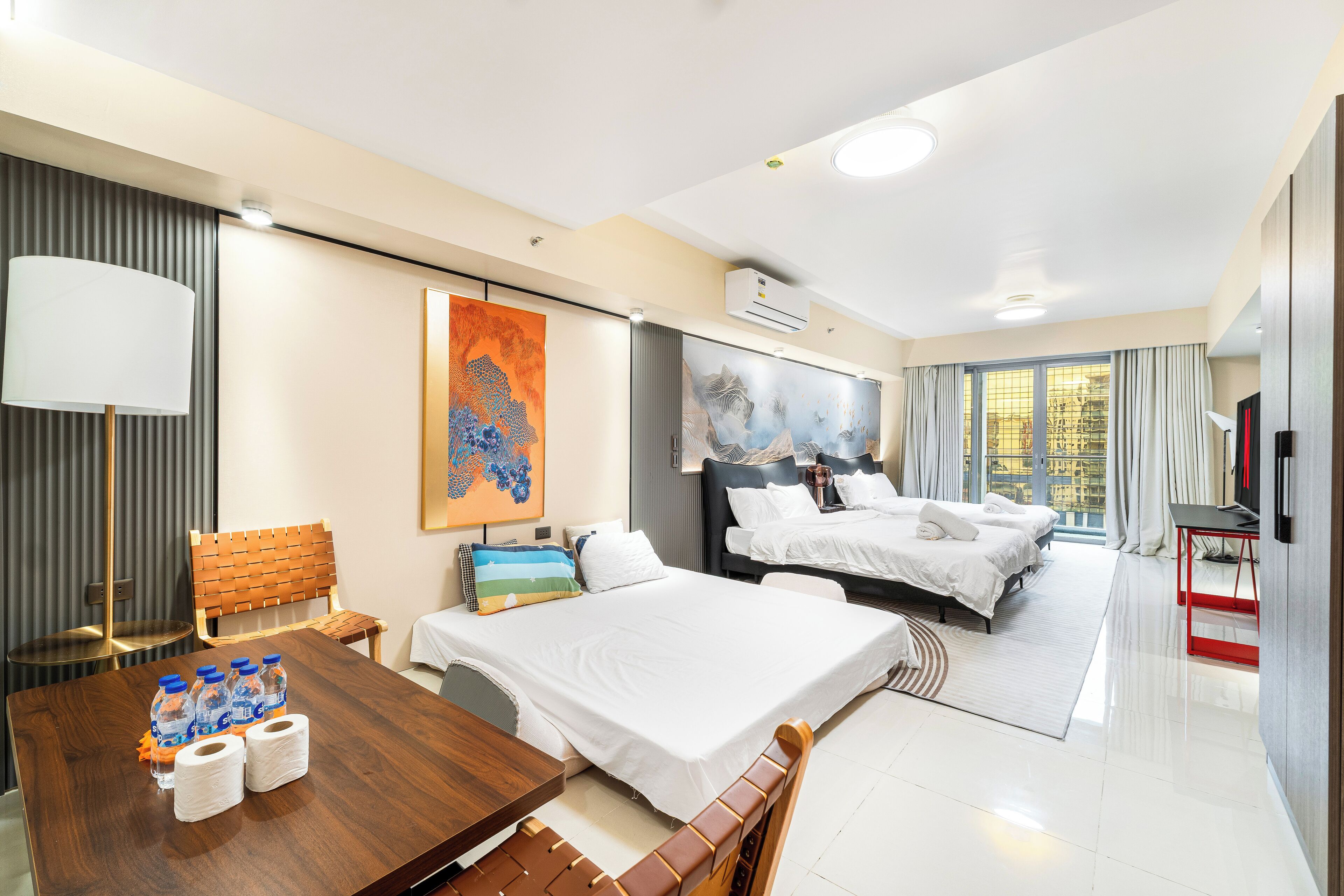 Deluxe Studio, Balcony, City View | Premium bedding, down comforters, individually decorated