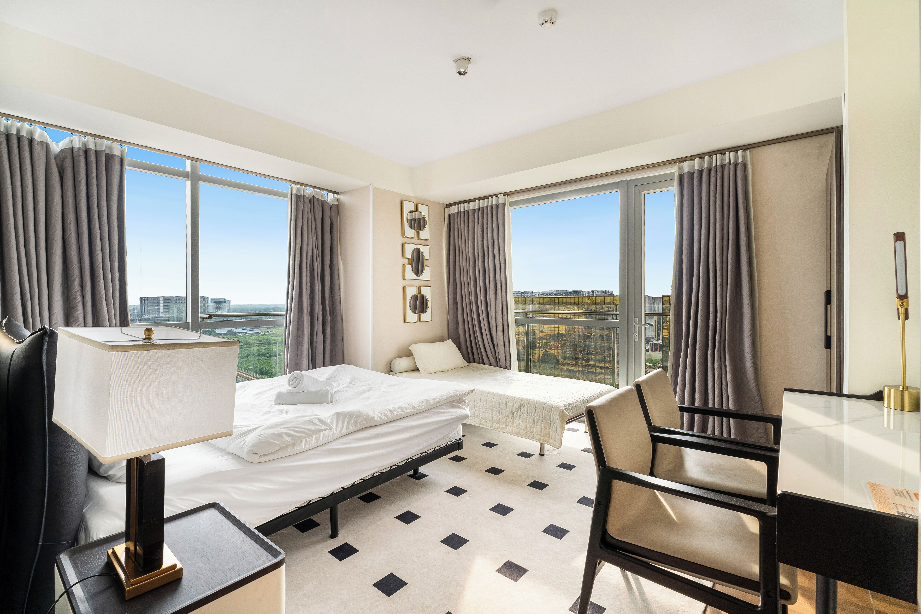 Luxury Penthouse, Balcony, City View | Premium bedding, down comforters, individually decorated
