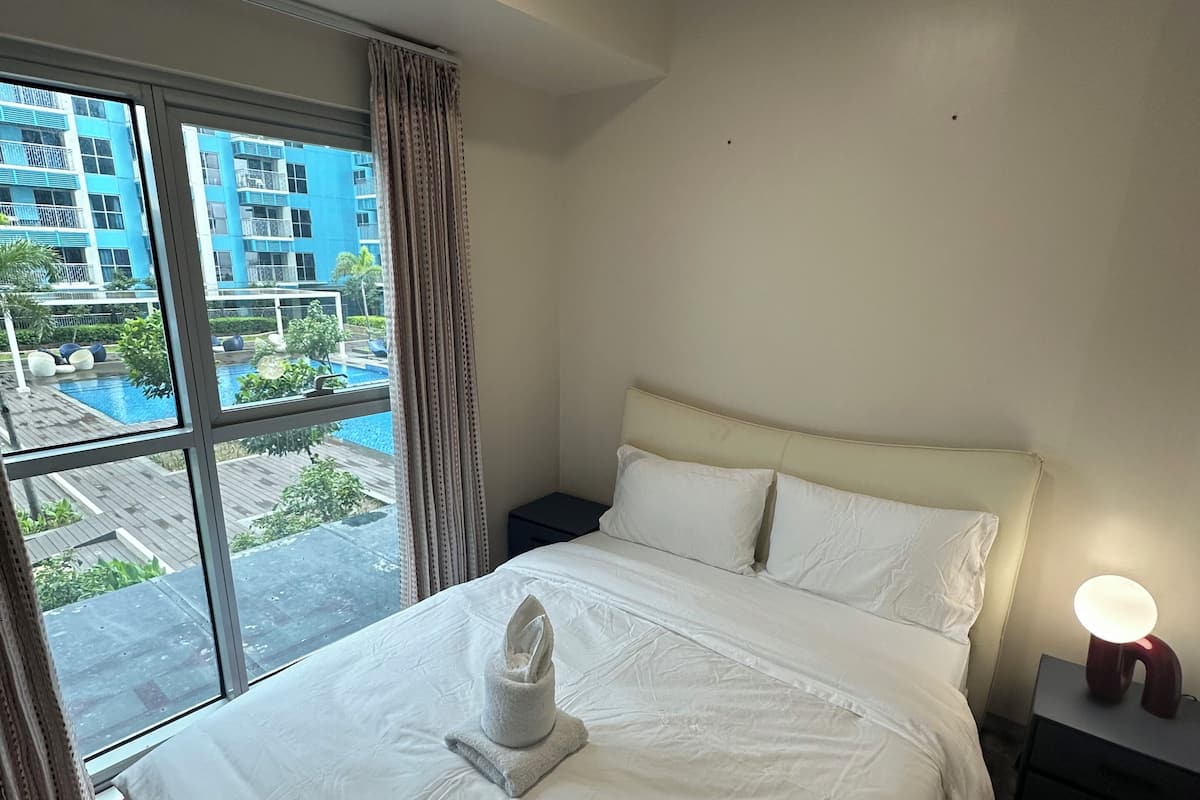 Deluxe Apartment | Premium bedding, down duvets, individually decorated