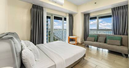 Luxury Penthouse & High-Floor Hotel near City of Dreams, Airport, Okada, and Solaire Casino