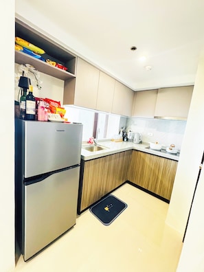 Luxury-Apartment, Balkon, Stadtblick | Eigene Küche | Kühlschrank, Mikrowelle, Herdplatte, Kochgeschirr/Geschirr/Besteck