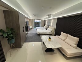 Luxury Studio, Balcony, City View | Premium bedding, down comforters, individually decorated