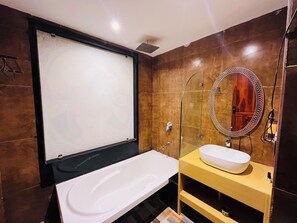 Suite | Bathroom