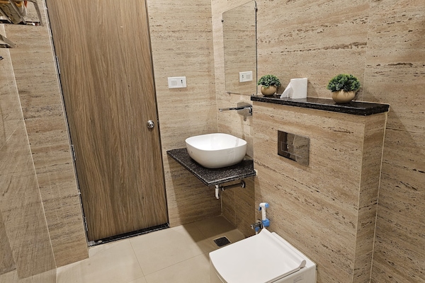 Deluxe Room | Bathroom
