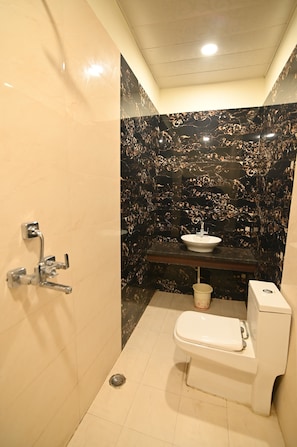 Standard Room | Bathroom