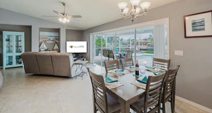 Villa Frances - Beautiful electric-heated pool home on Sailboat Access Canal - SWFL Rentals