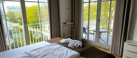 2 室のベッドルーム、アイロン / アイロン台、WiFi (無料)