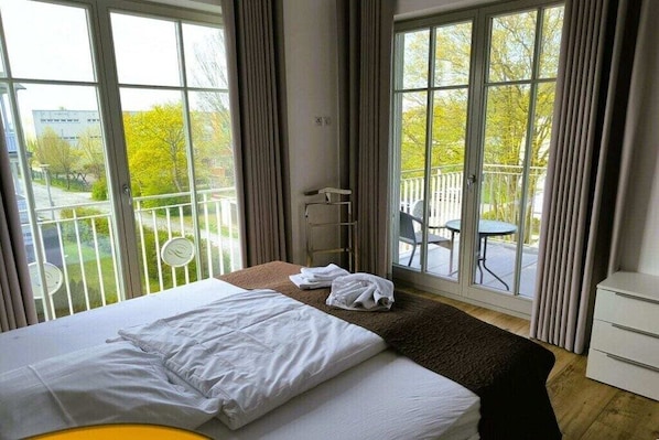 2 bedrooms, iron/ironing board, Internet