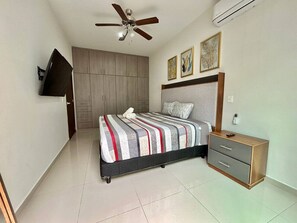 2 bedrooms, desk, iron/ironing board, WiFi